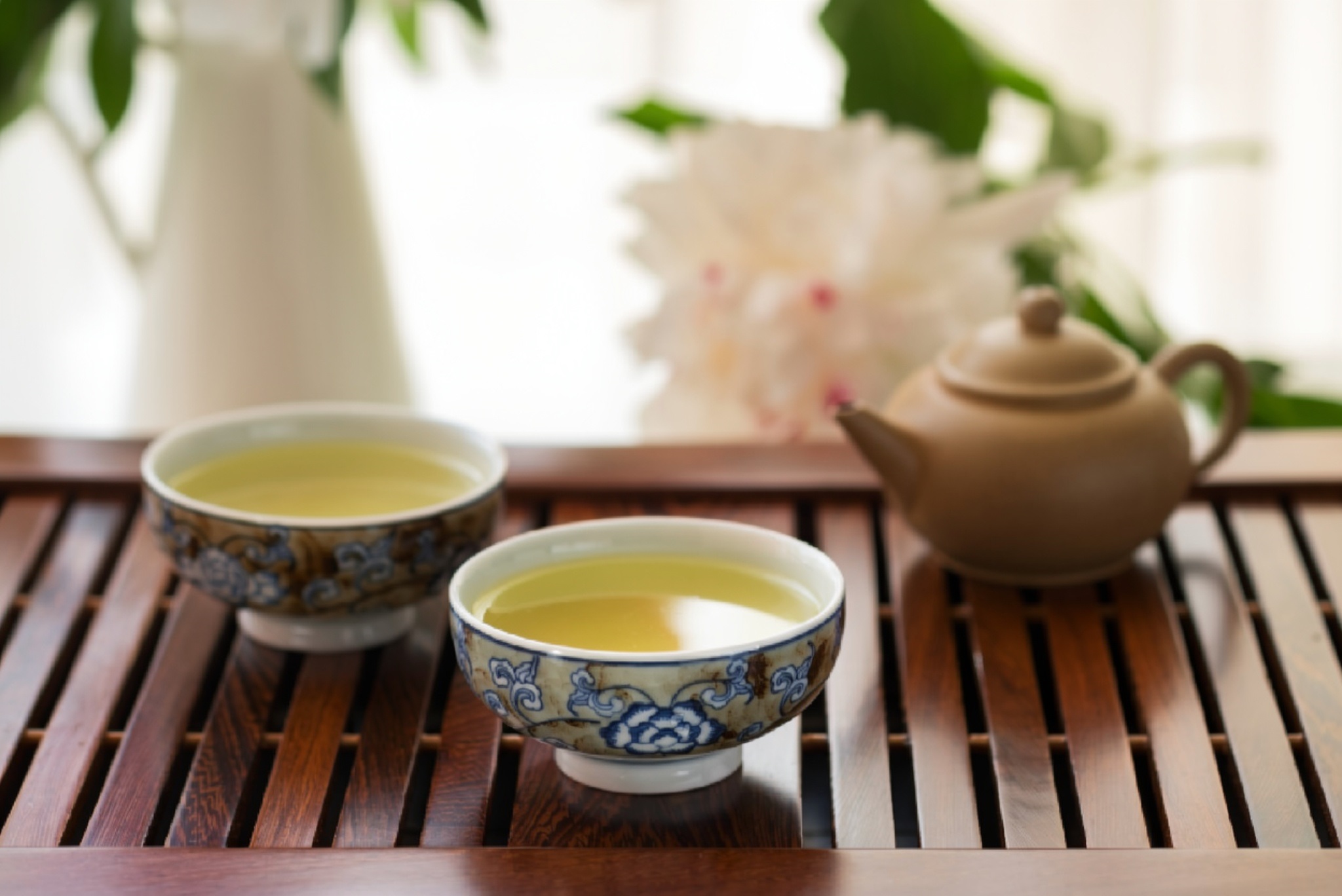 Pouring Chinese tea